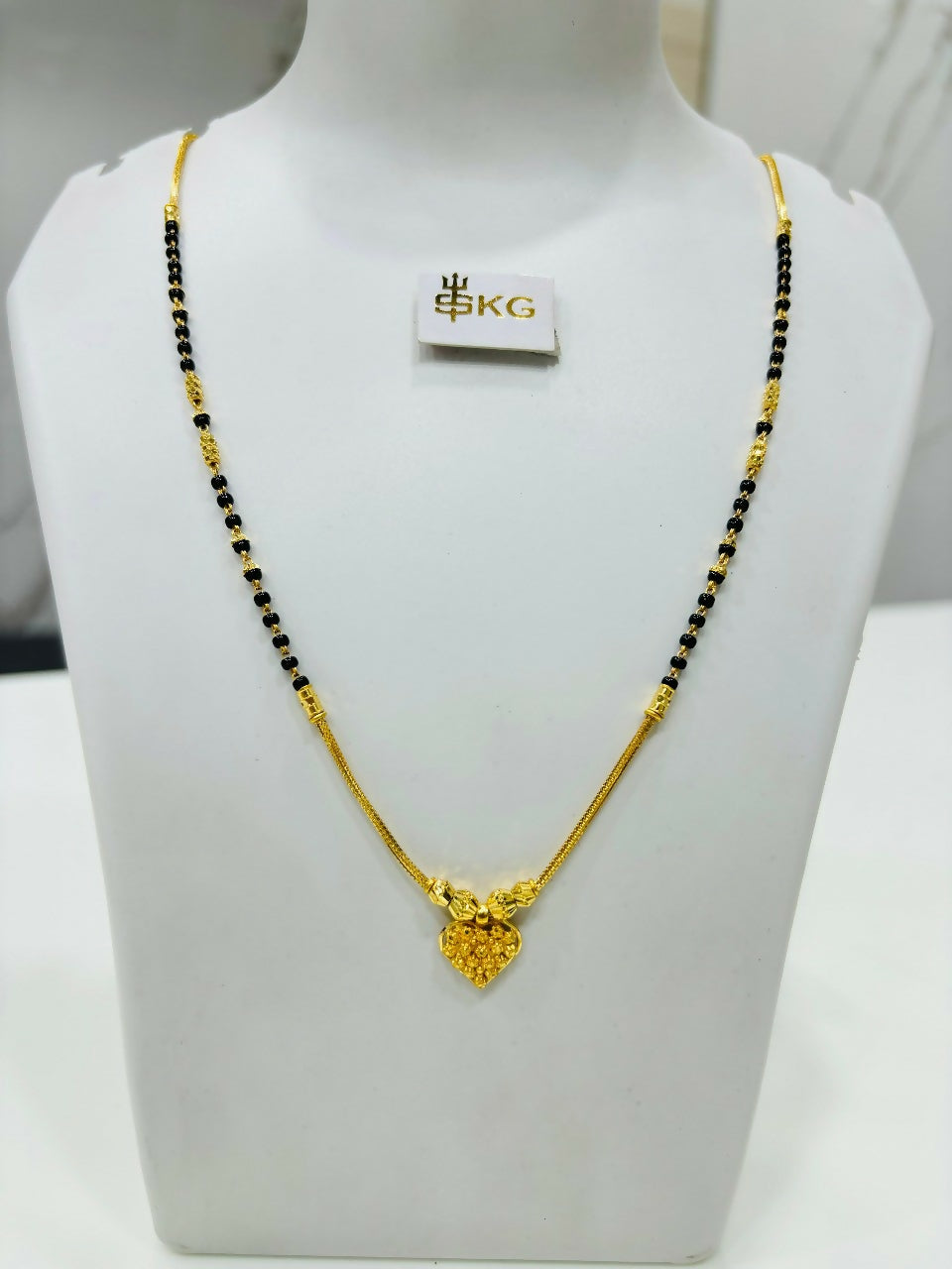 Gold Mangalsutra Sarafa Bazar India