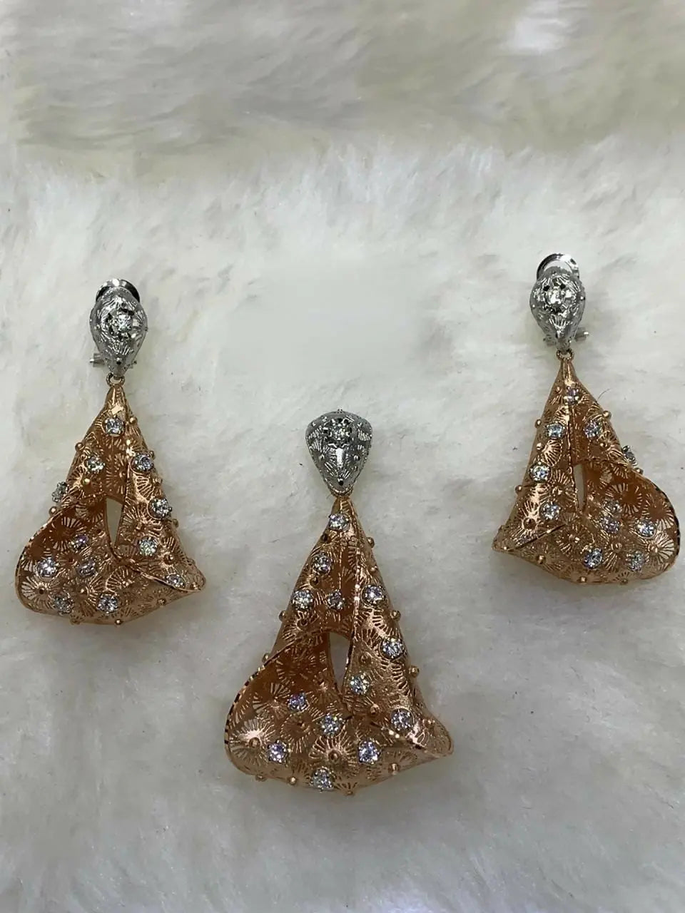 18kt Italian Pendant Set Sarafa Bazar India