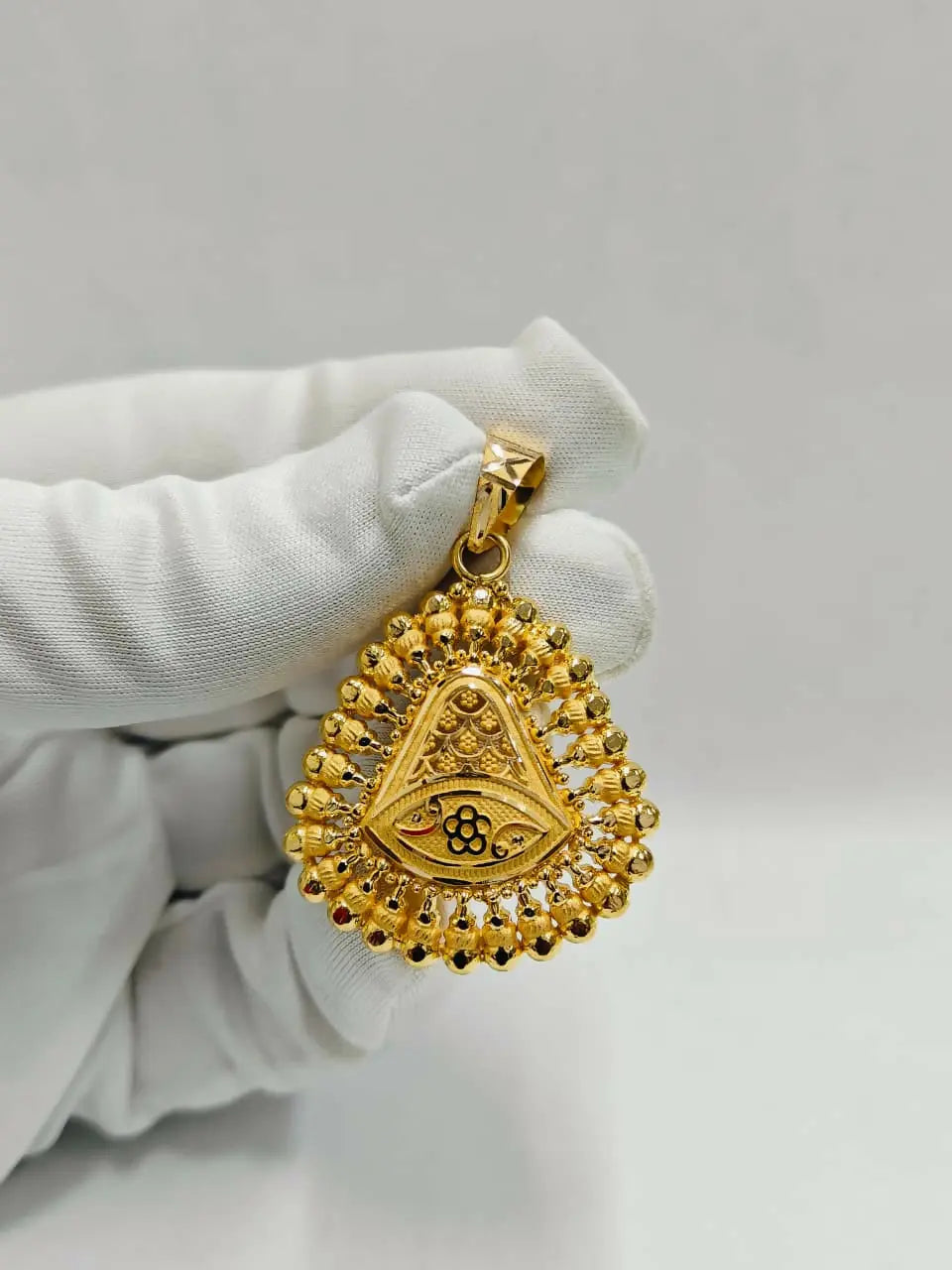 18kt & 22kt Gold Ladies Pendant Sarafa Bazar India