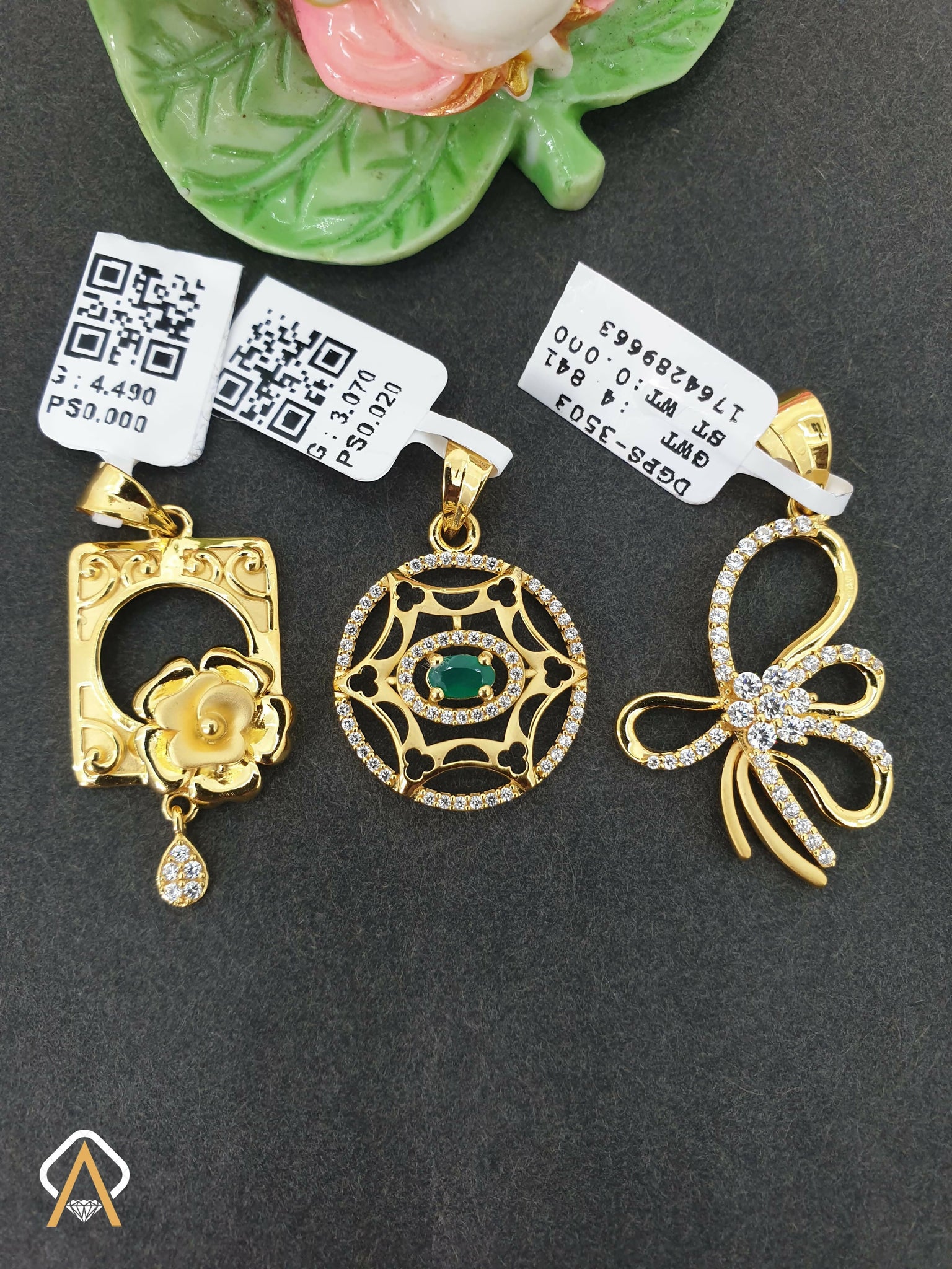 CZ Ladies Pendant Sarafa Bazar India