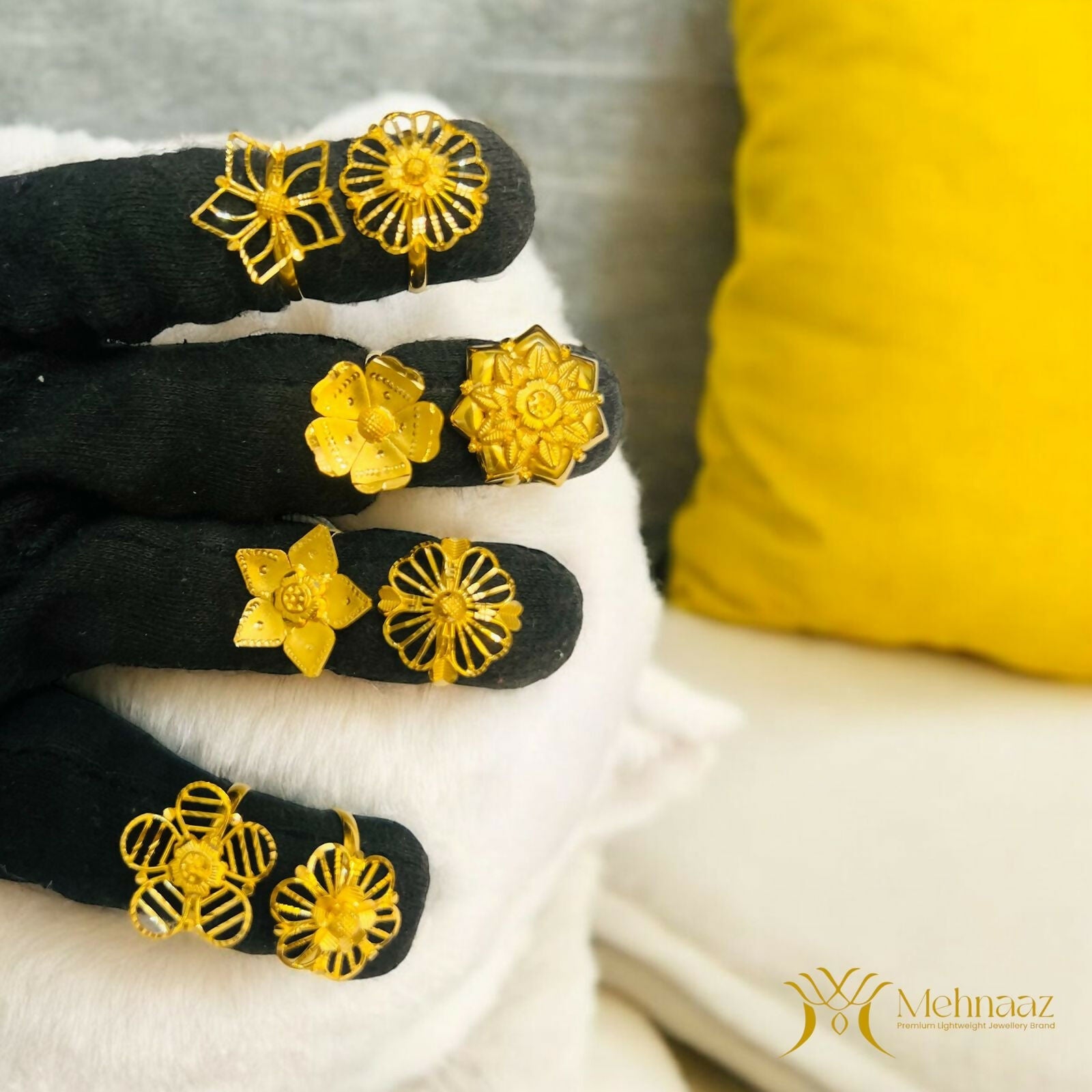 18kt Gold Ladies Rings Sarafa Bazar India