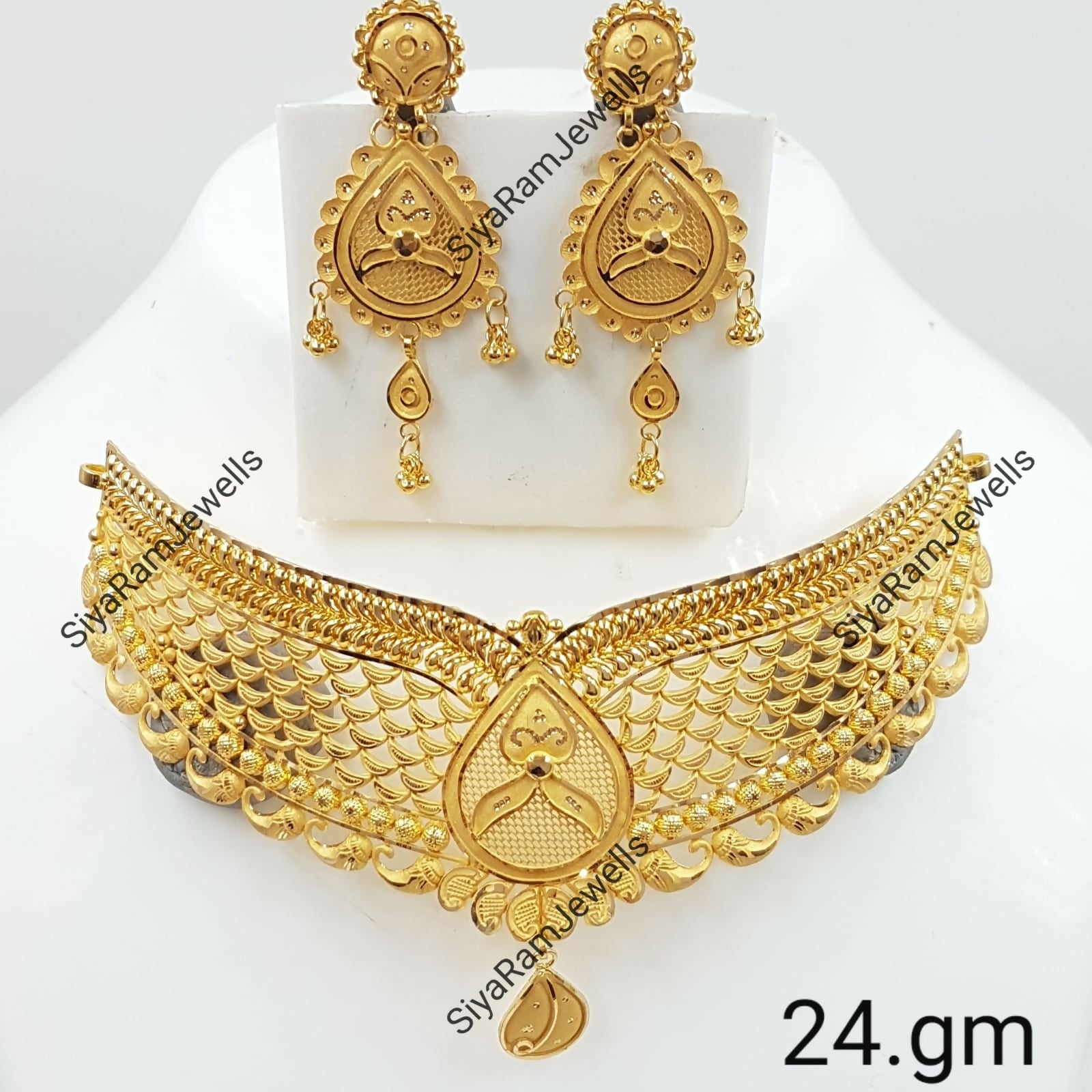 Gold Choker Sarafa Bazar India