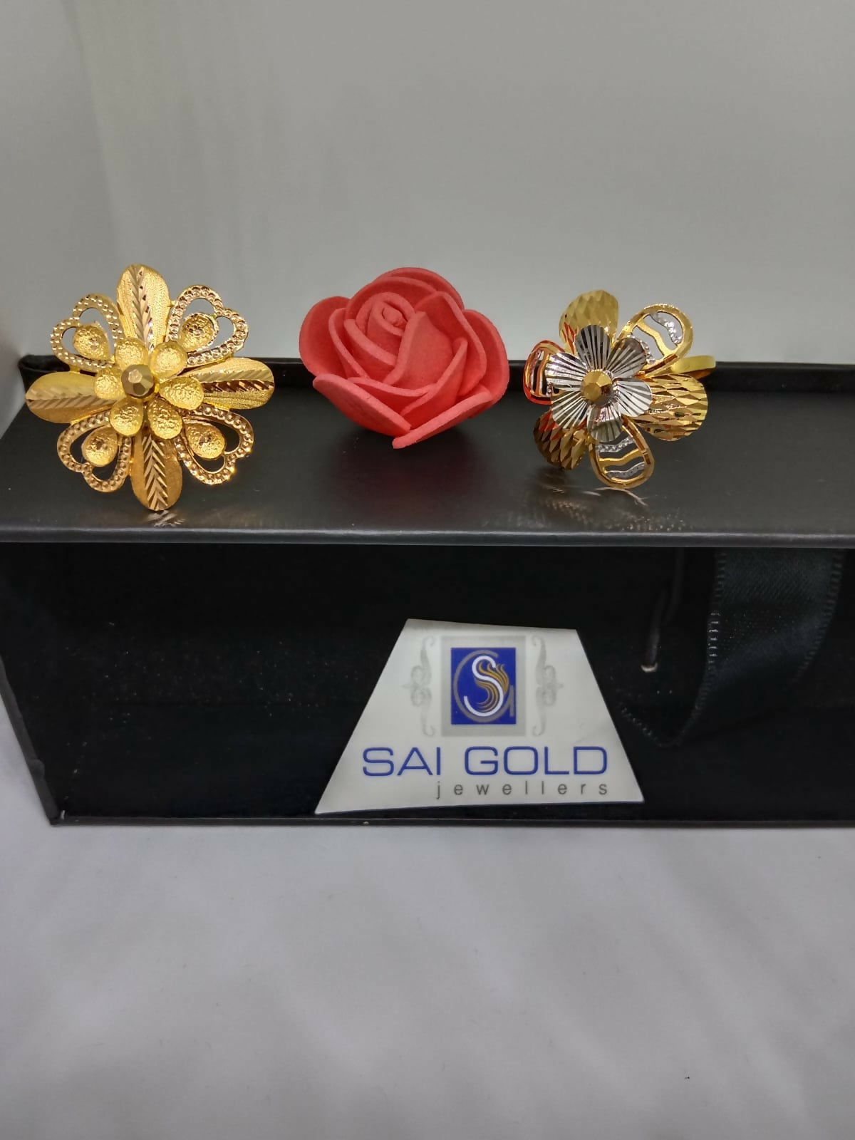 Gold Ladies Rings Sarafa Bazar India