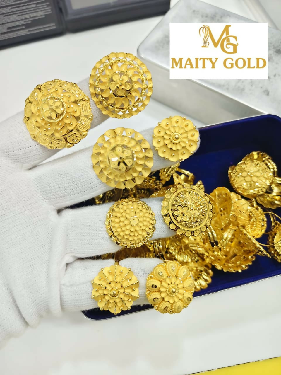 Gold Ladies Rings Sarafa Bazar India