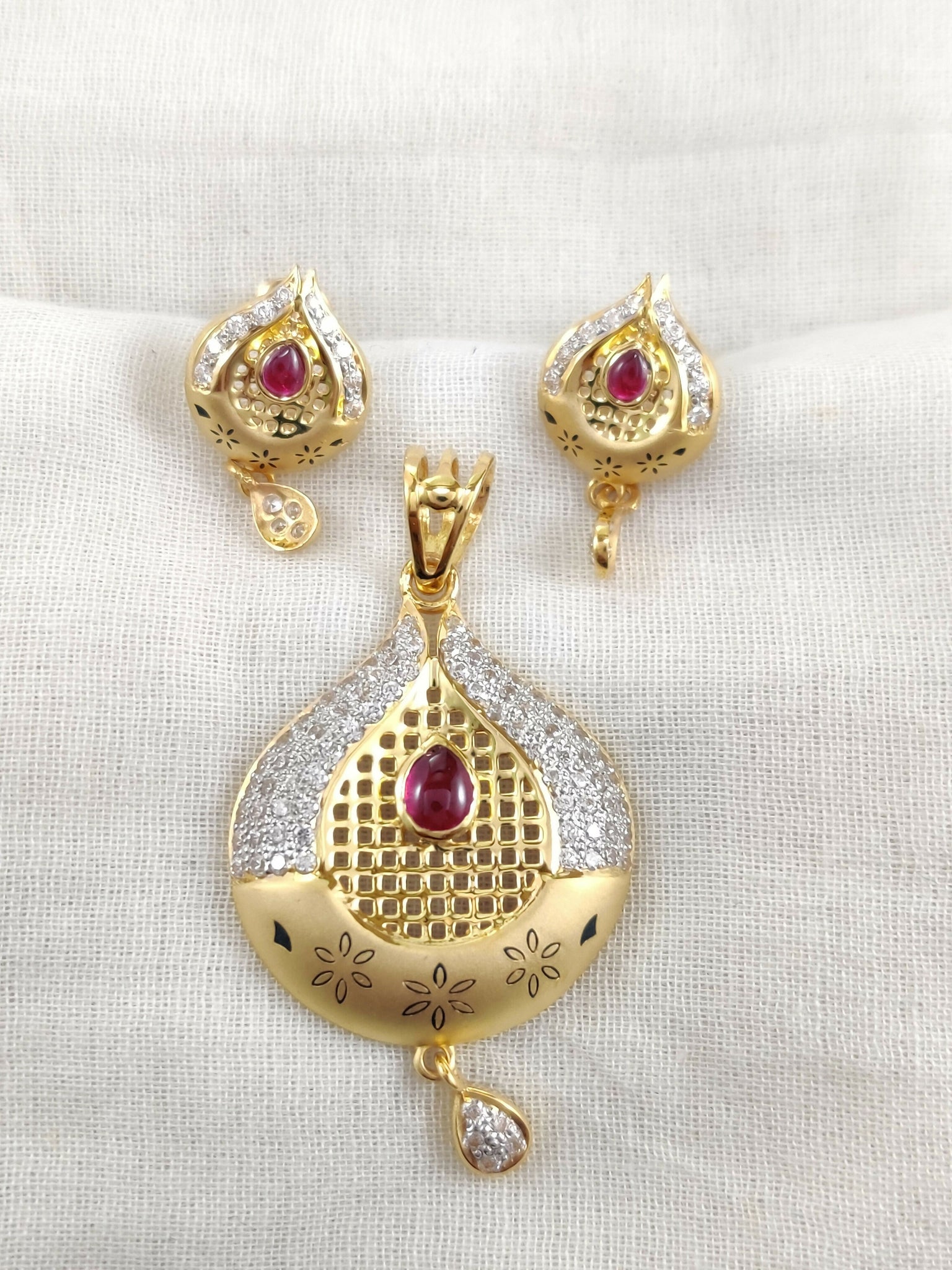 CZ Pendant Set Sarafa Bazar India