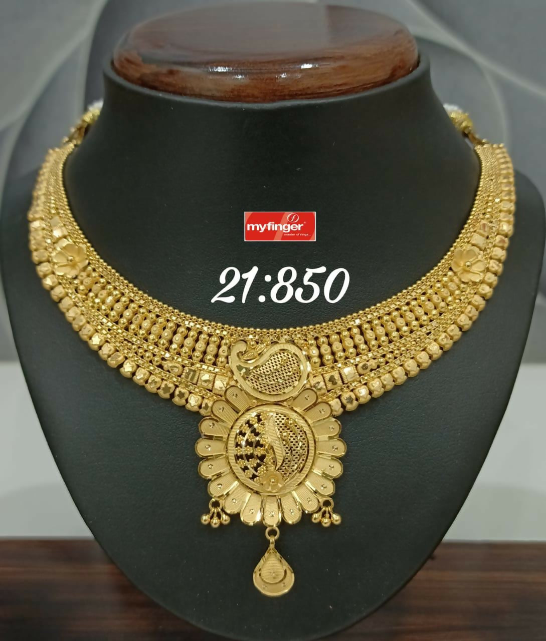 Gold Necklace Sarafa Bazar India