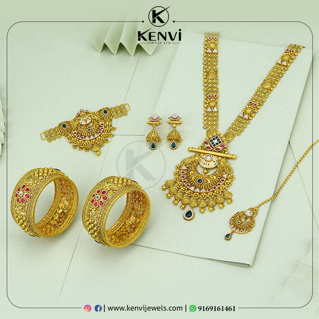 antique collection Sarafa Bazar India