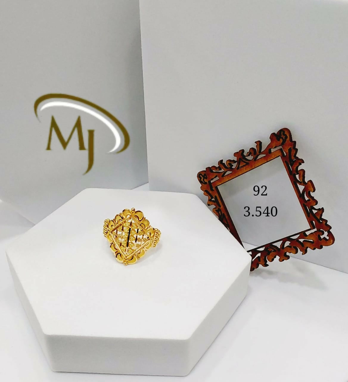 22kt Gold Ladies Ring Sarafa Bazar India