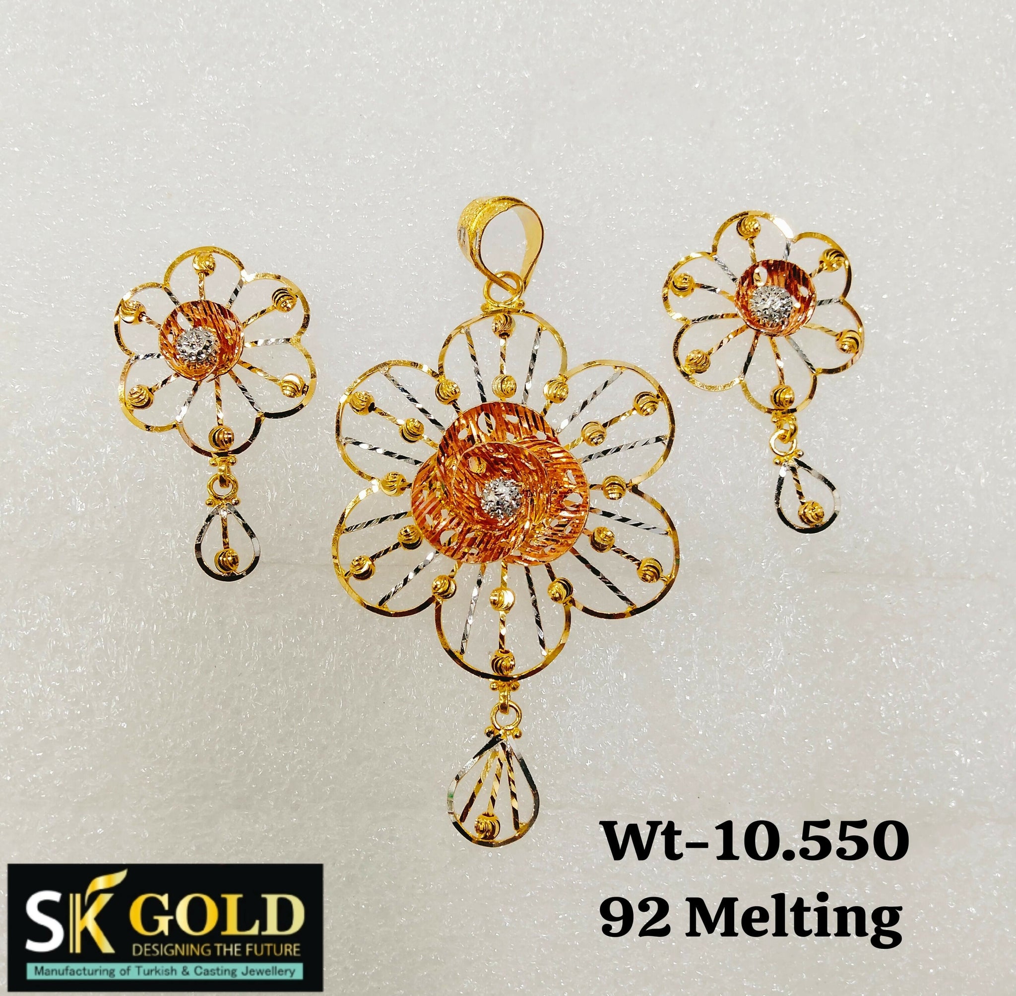 22kt Flora Pendant Set Sarafa Bazar India