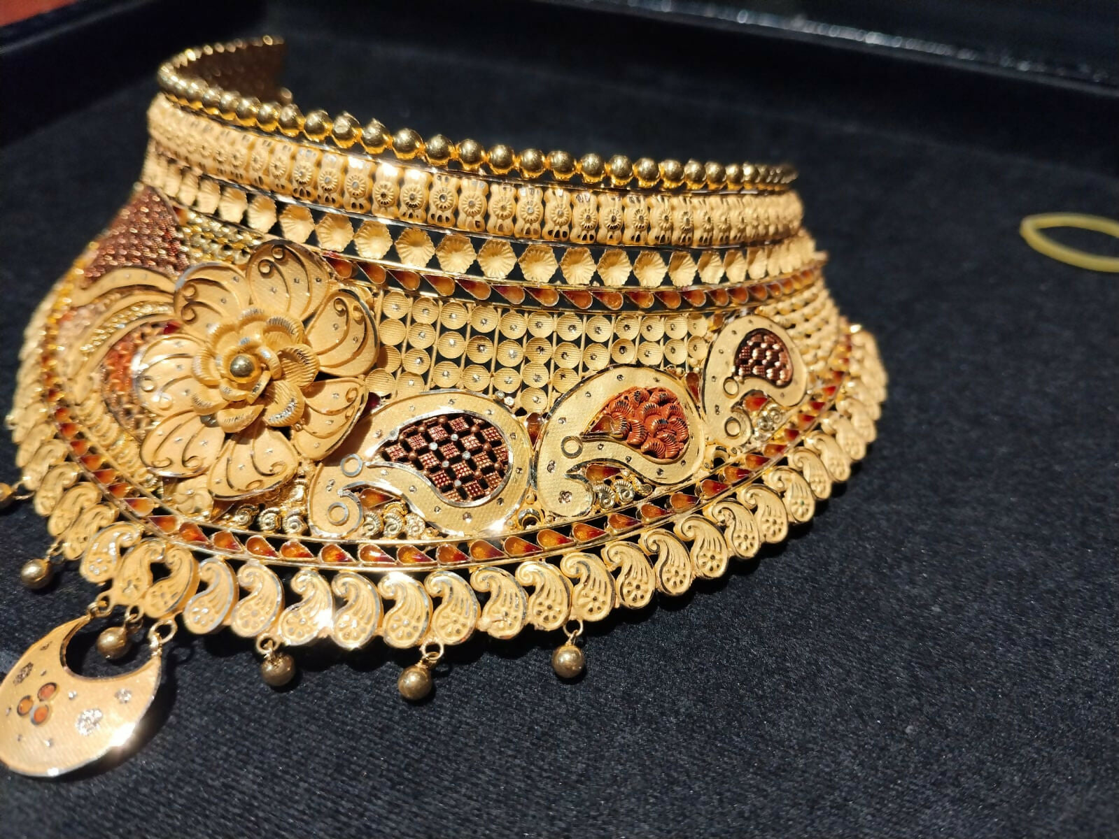 Gold Choker Sarafa Bazar India