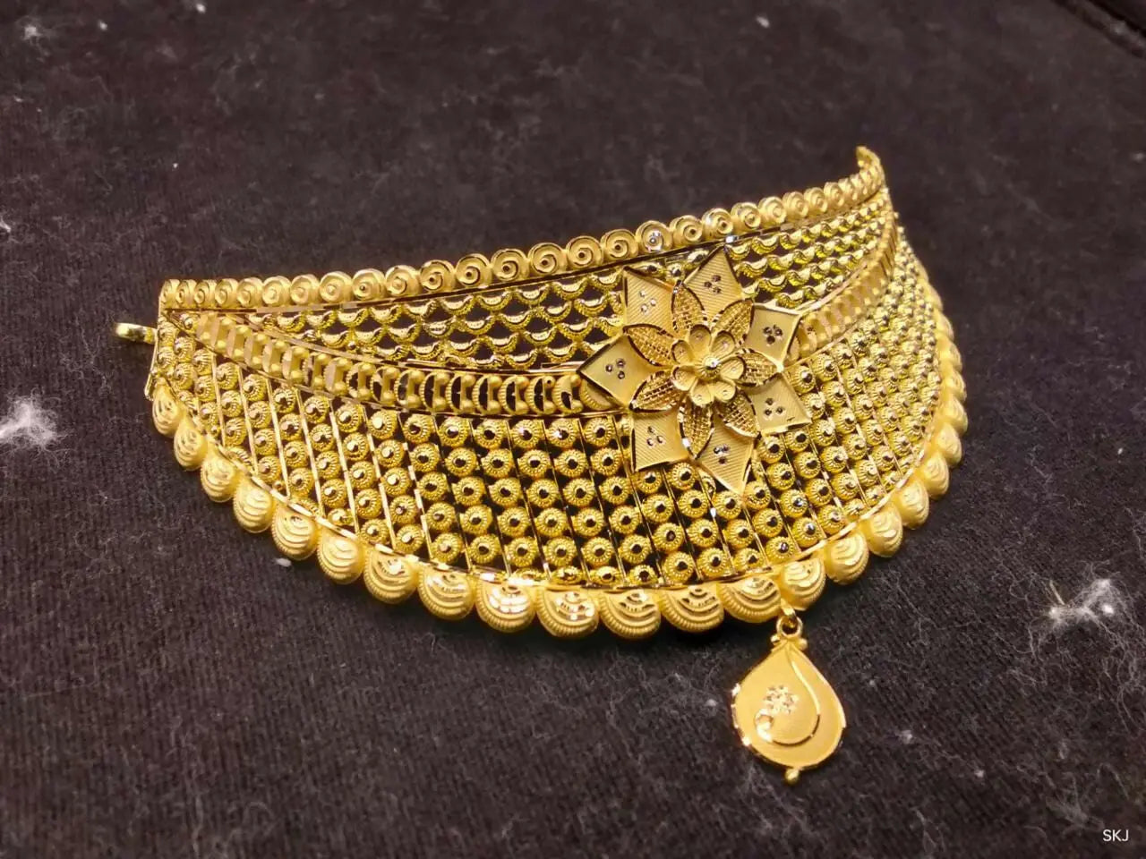 Gold Choker Sarafa Bazar India