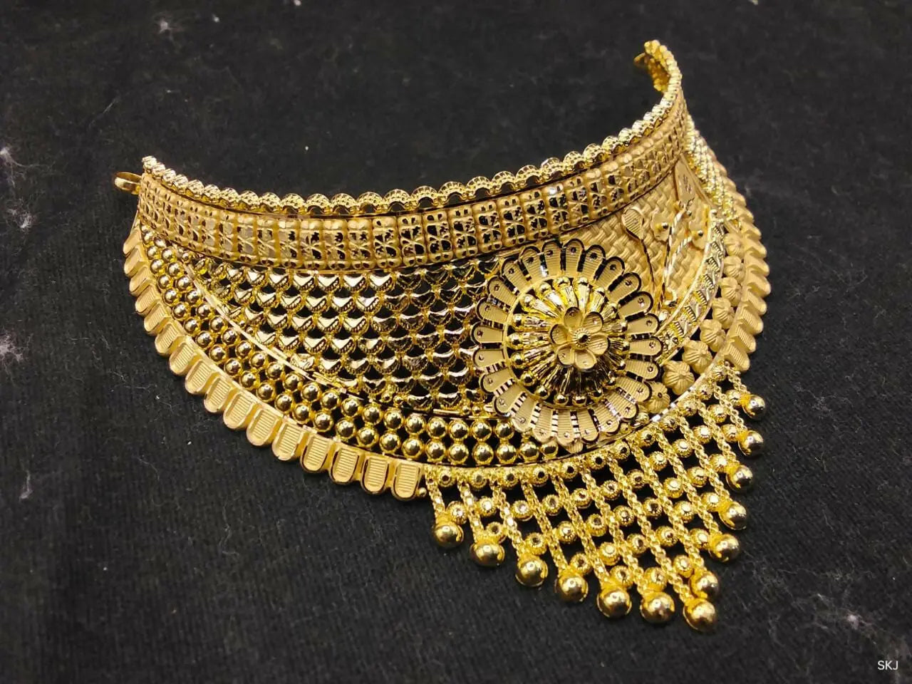 Gold Choker Sarafa Bazar India