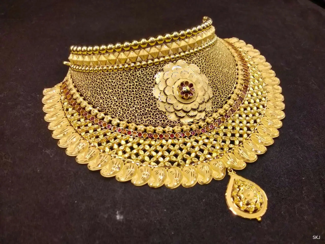 Gold Choker Sarafa Bazar India