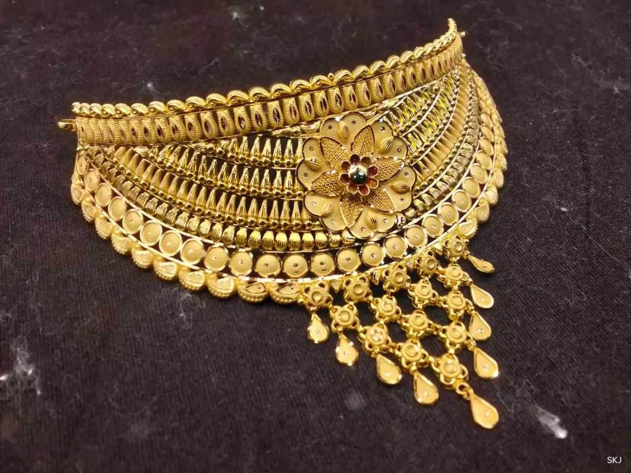 Gold Choker Sarafa Bazar India