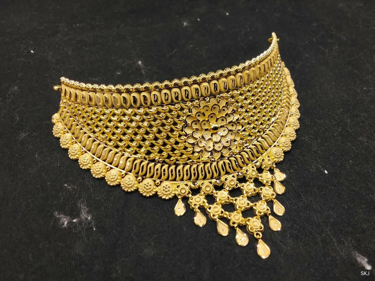 Gold Choker Sarafa Bazar India