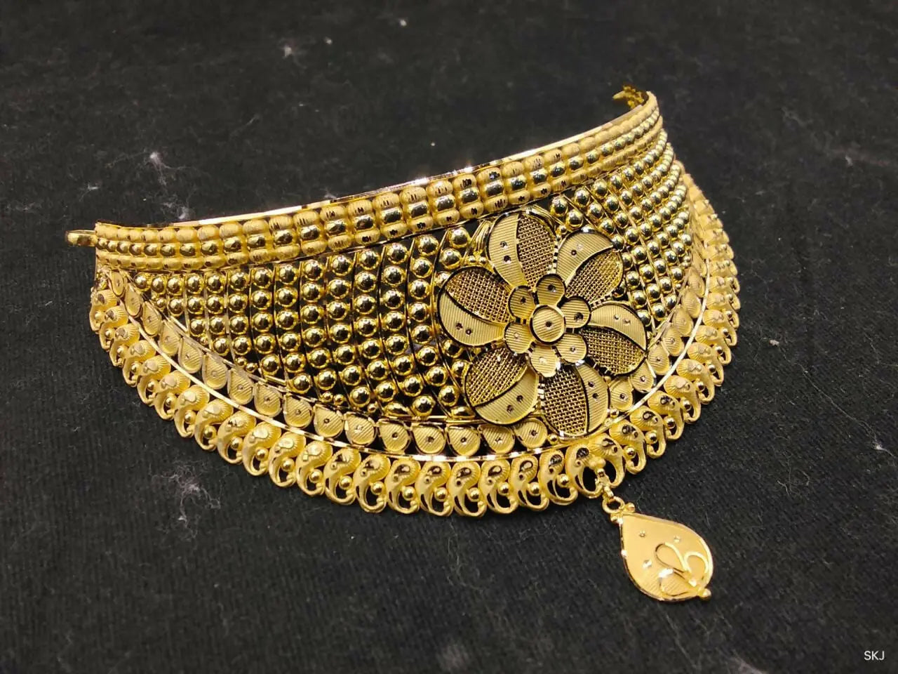 Gold Choker Sarafa Bazar India