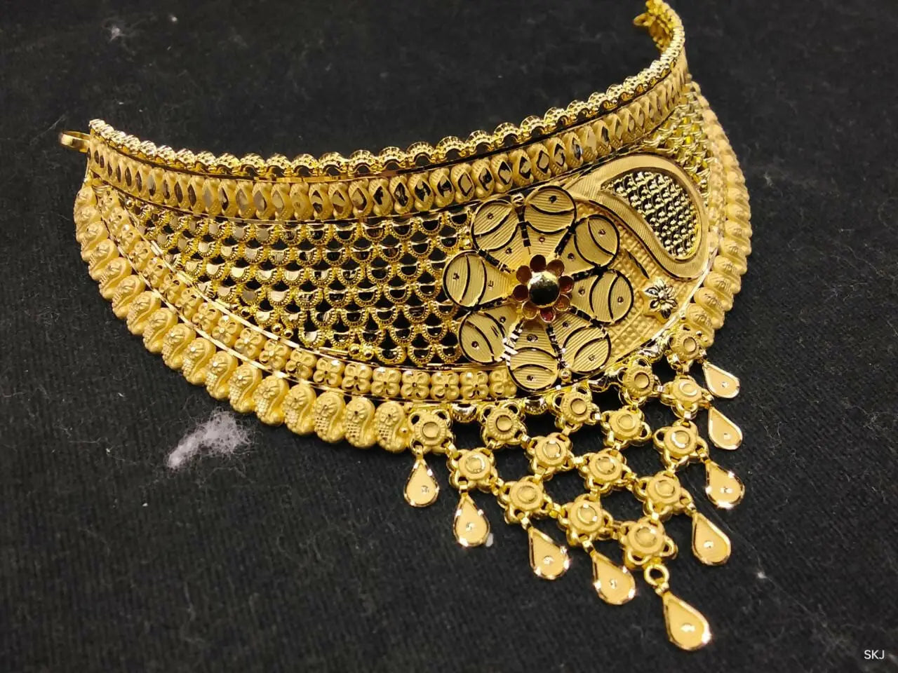 Gold Choker Sarafa Bazar India