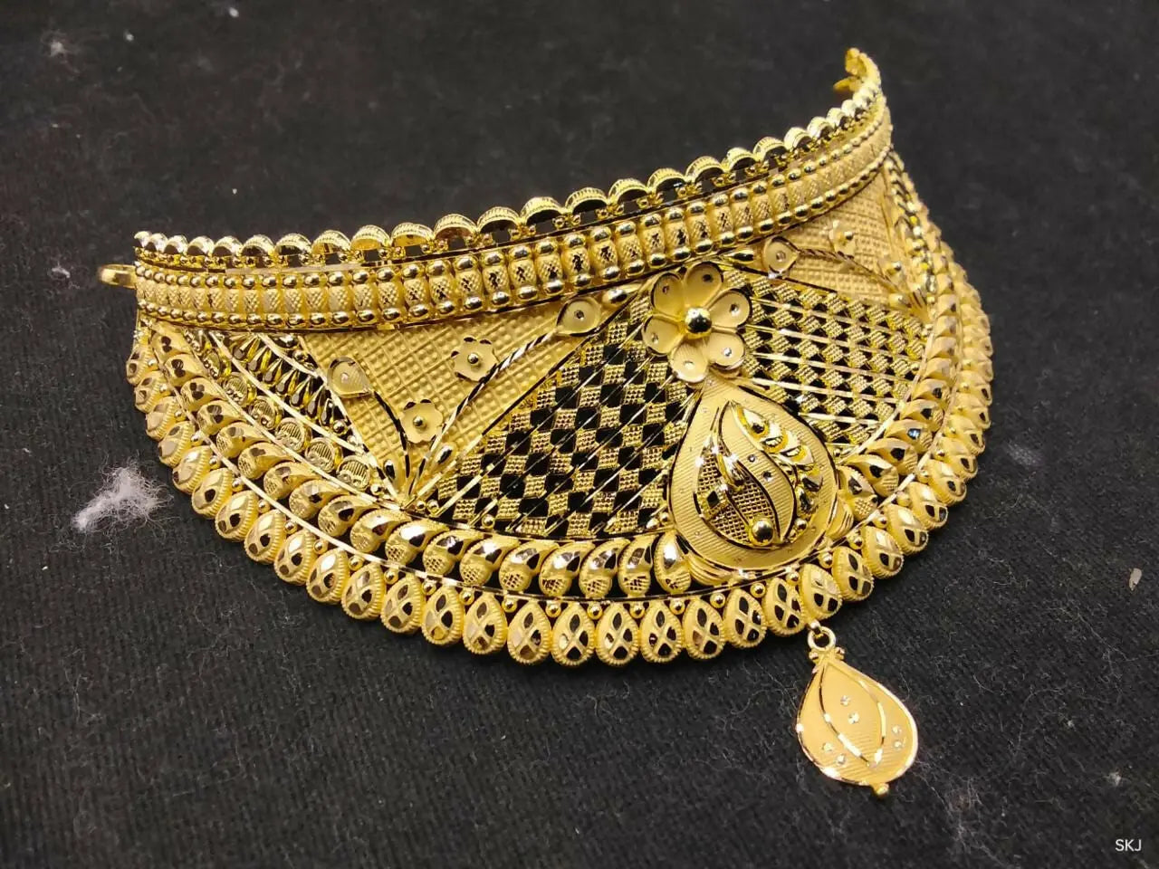 Gold Choker Sarafa Bazar India