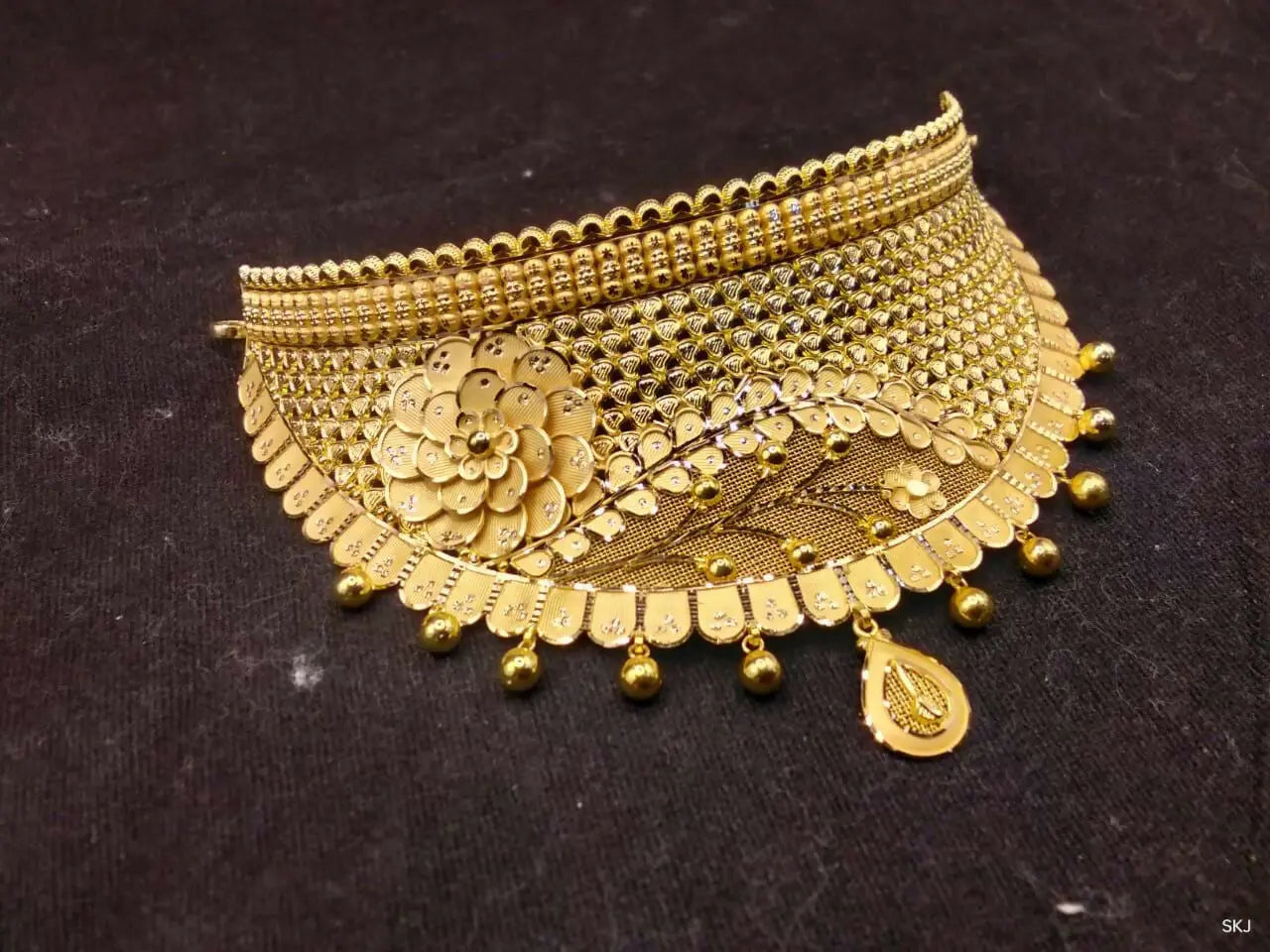 Gold Choker Sarafa Bazar India