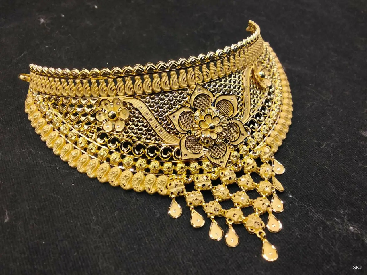 Gold Choker Sarafa Bazar India