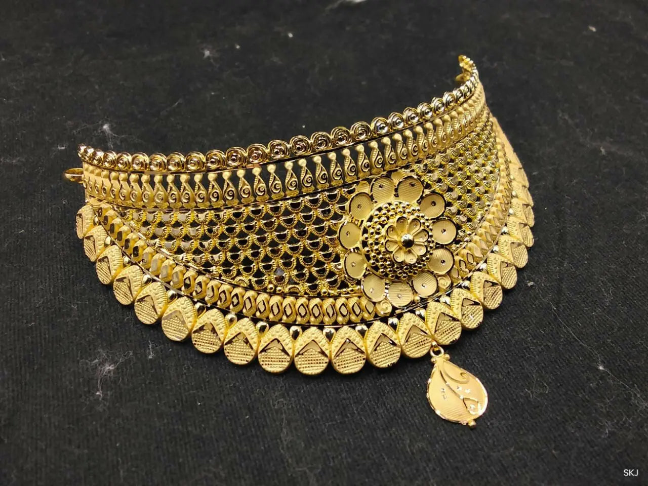 Gold Choker Sarafa Bazar India