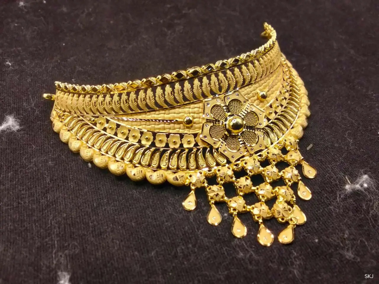 Gold Choker Sarafa Bazar India