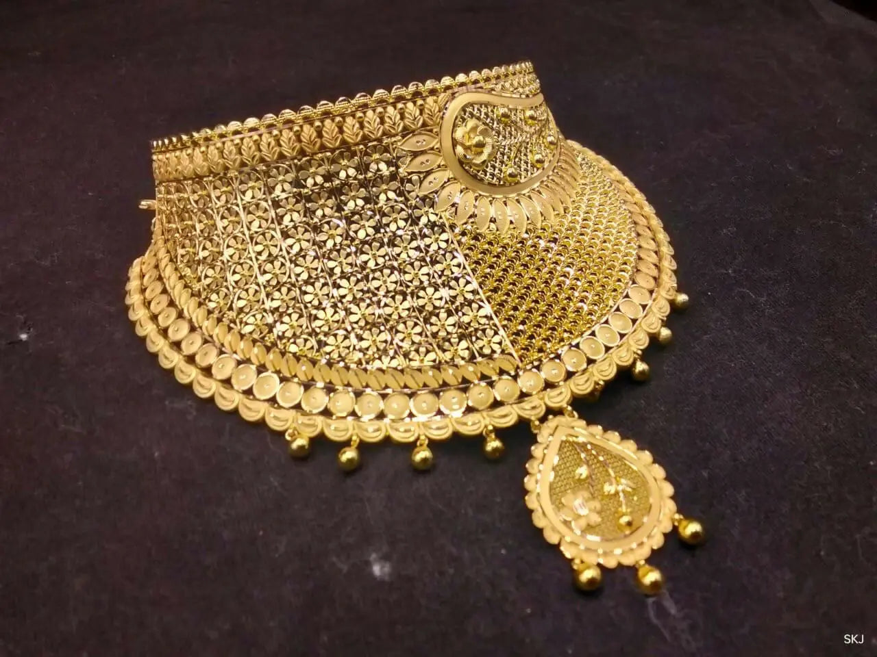 Gold Choker Sarafa Bazar India