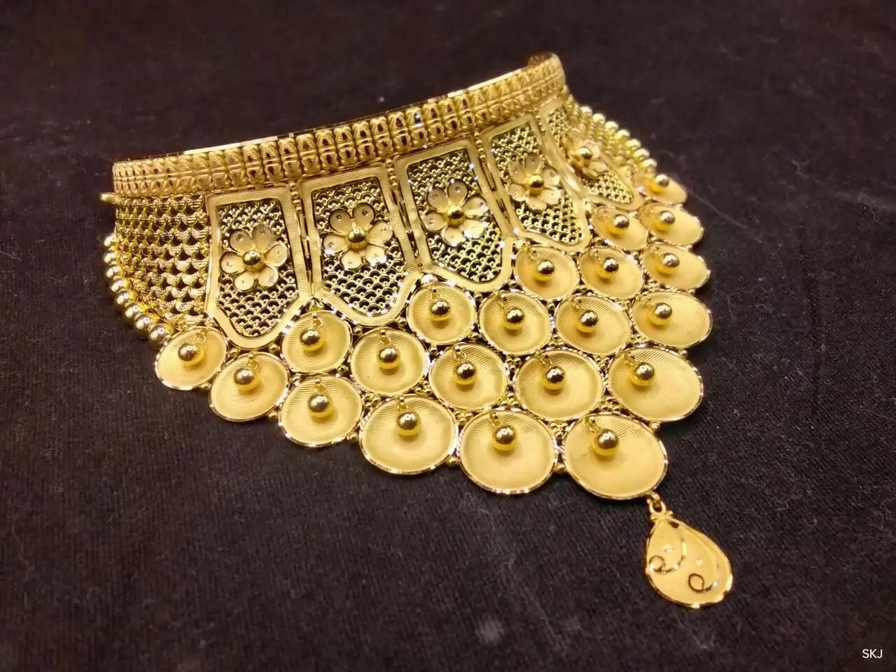 Gold Choker Sarafa Bazar India