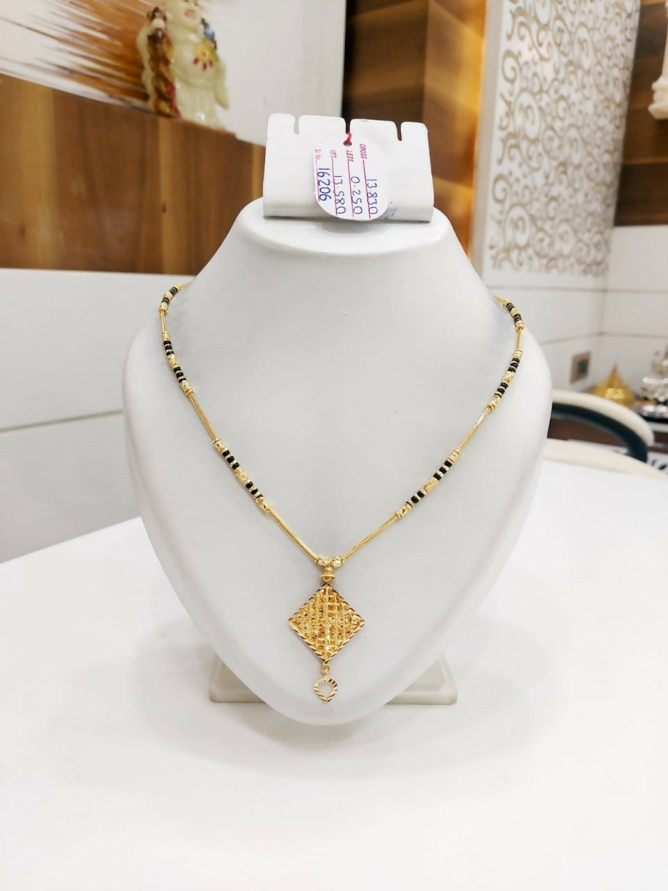 Gold Mangalsutra Sarafa Bazar India