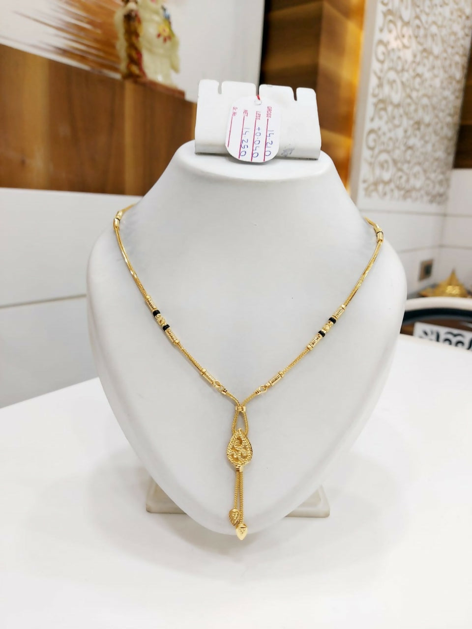 Gold Mangalsutra Sarafa Bazar India