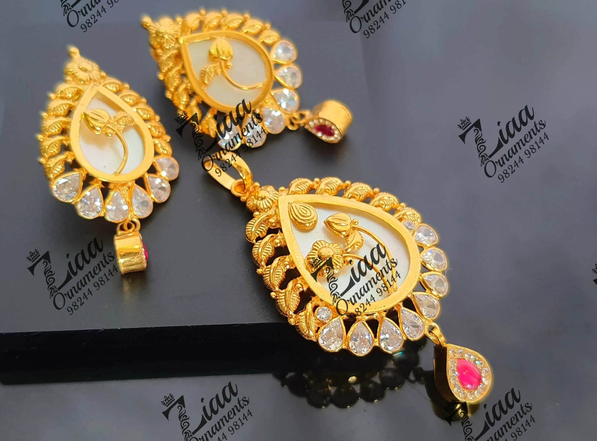 Light Weight Gold Stone Pendant Set Sarafa Bazar India