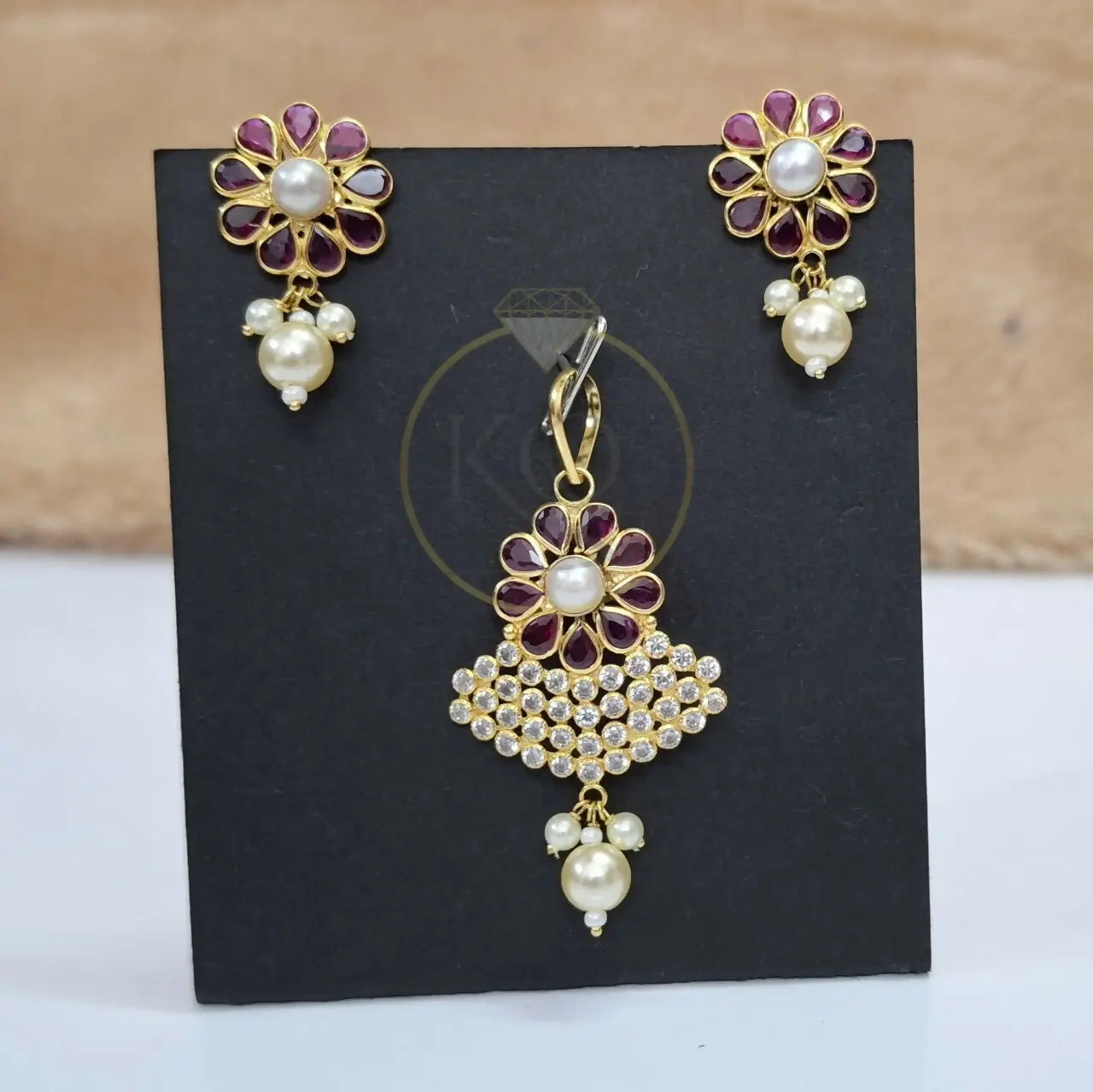 Light Weight Pendant Set Sarafa Bazar India