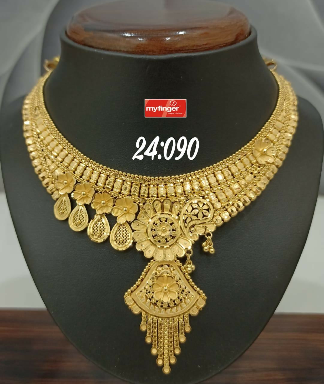 Gold Necklace Sarafa Bazar India