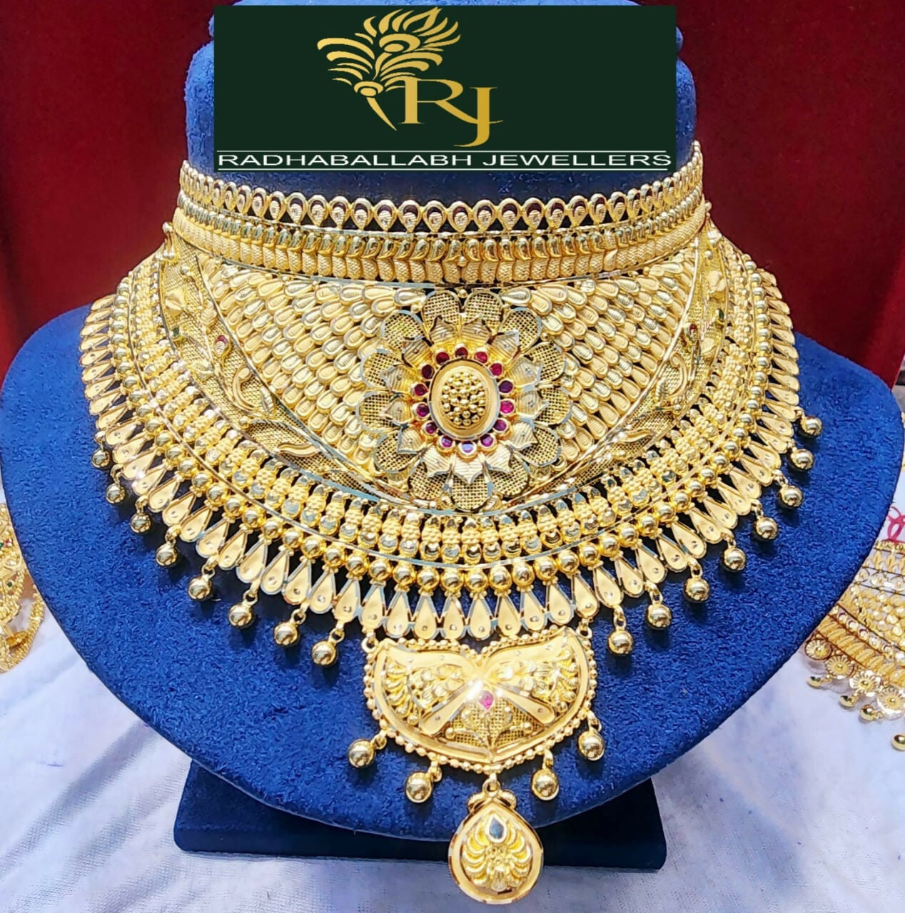 Gold Choker Sarafa Bazar India