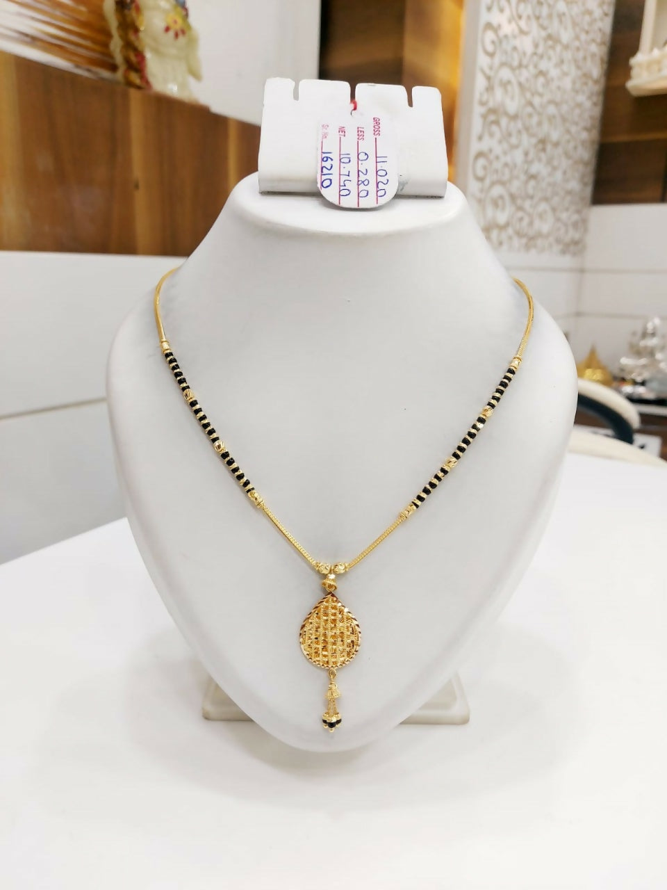 Gold Manglasutra Sarafa Bazar India