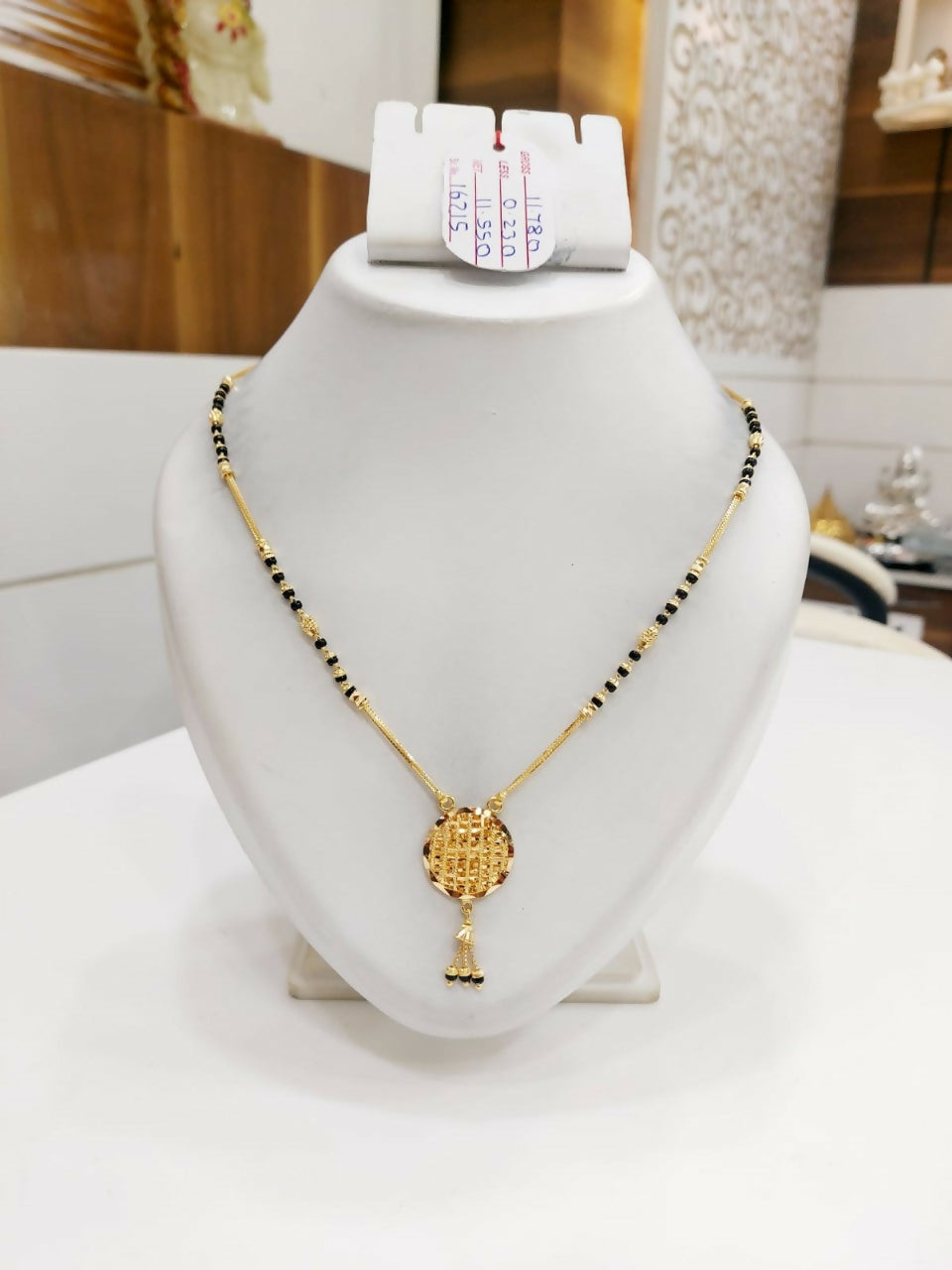 Gold Mangalsutra Sarafa Bazar India