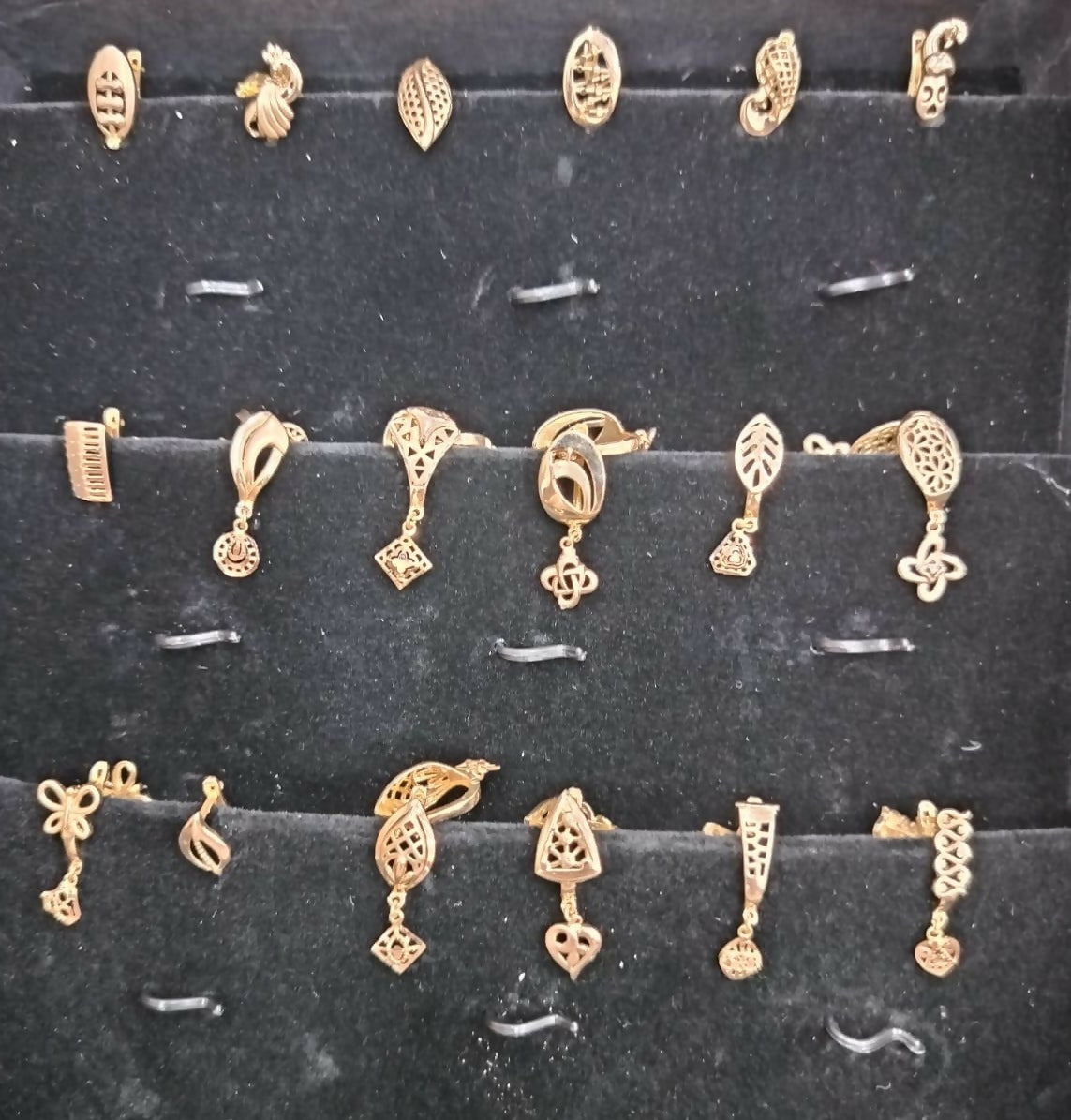 Plain Casting Earring Sarafa Bazar India