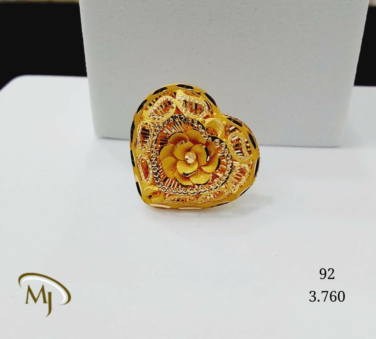 22kt Gold Ladies Ring Sarafa Bazar India