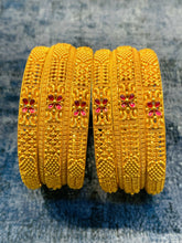 Maharashtra Temple Jewellery Bangles Sarafa Bazar India