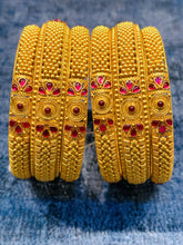 Maharashtra Temple Jewellery Bangles Sarafa Bazar India