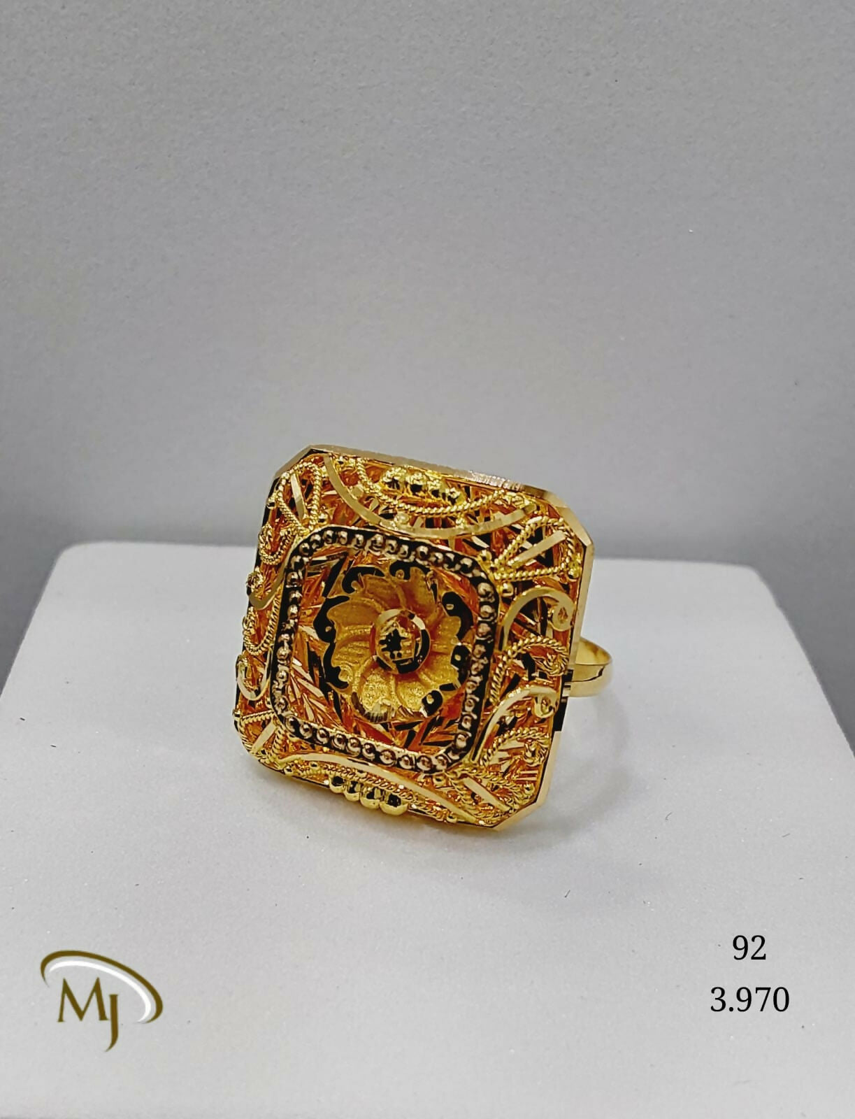 22kt Gold Ladies Ring Sarafa Bazar India