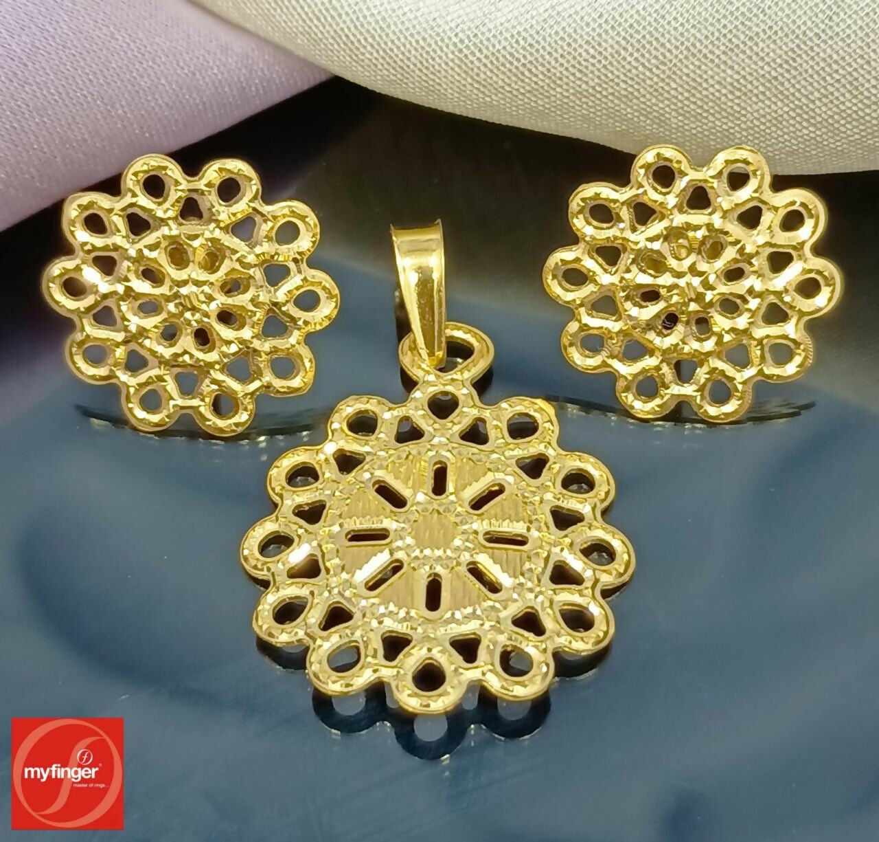 Casting Pendant Set Sarafa Bazar India