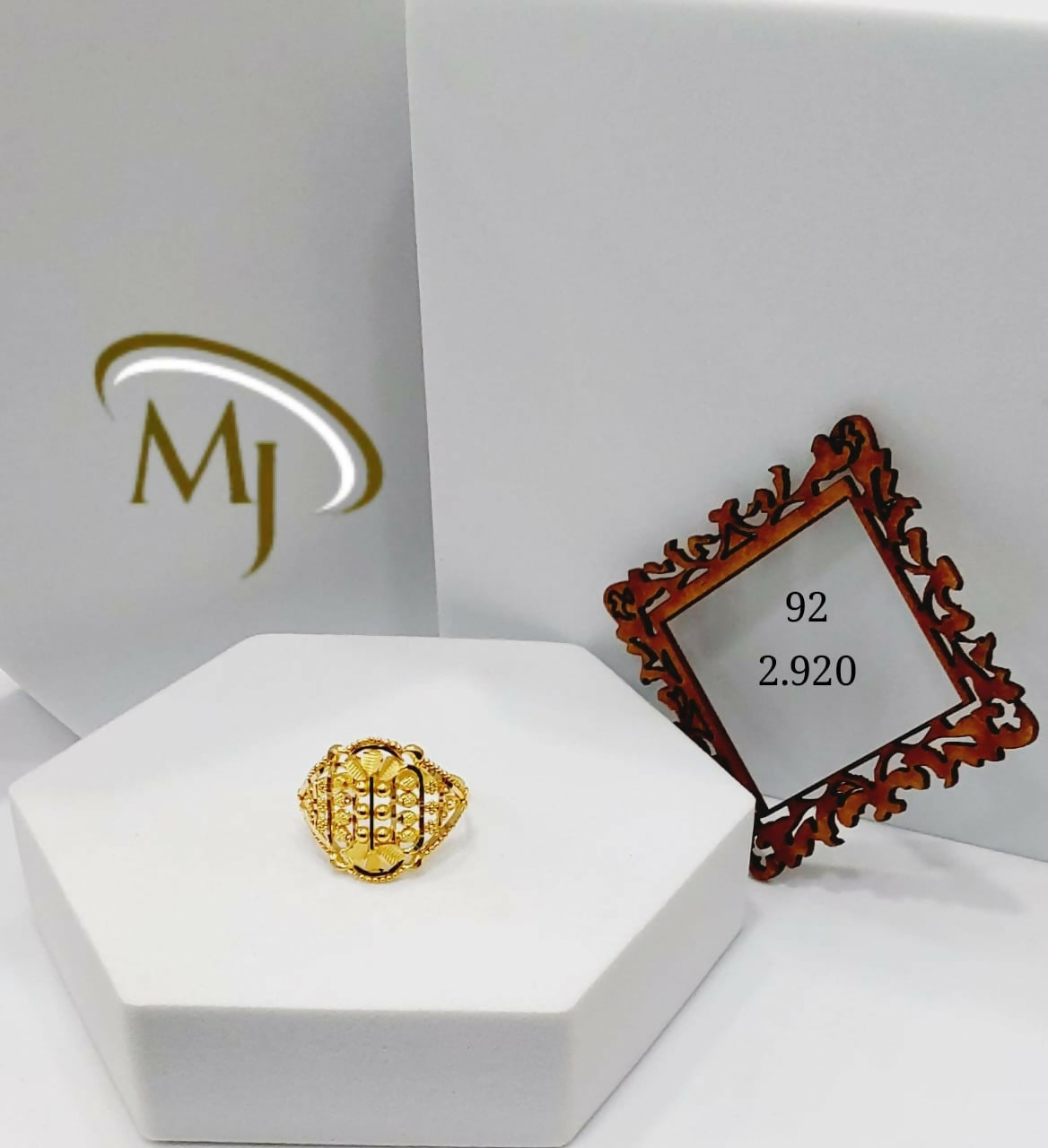 22kt Gold Ladies Ring Sarafa Bazar India