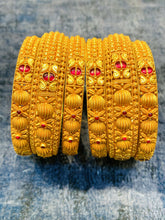 Maharashtra Temple Jewellery Bangles Sarafa Bazar India