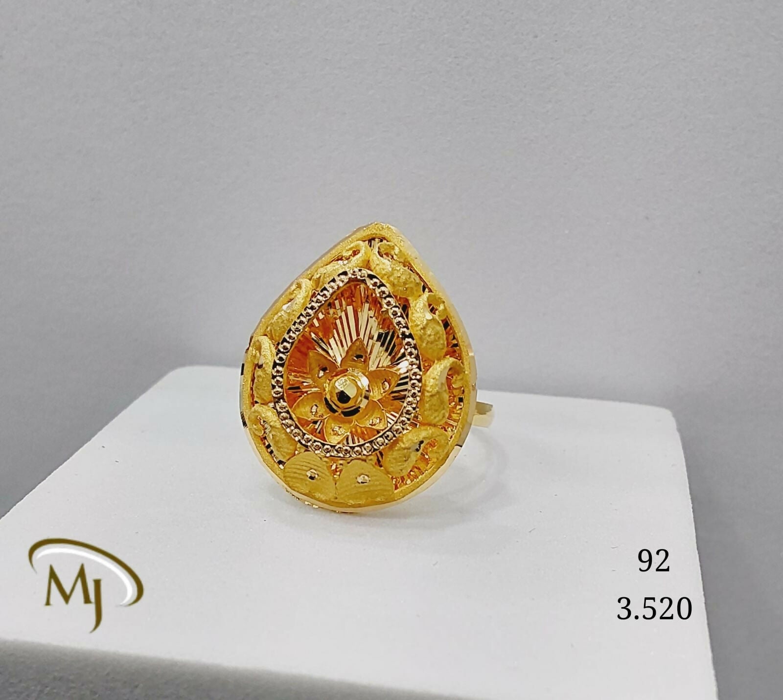 22kt Gold Ladies Ring Sarafa Bazar India