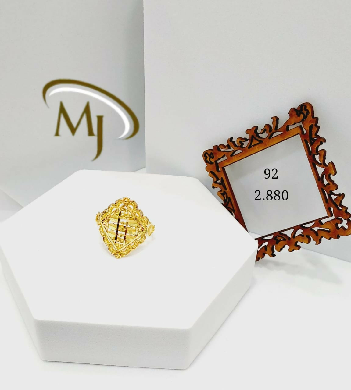 22kt Gold Ladies Ring Sarafa Bazar India