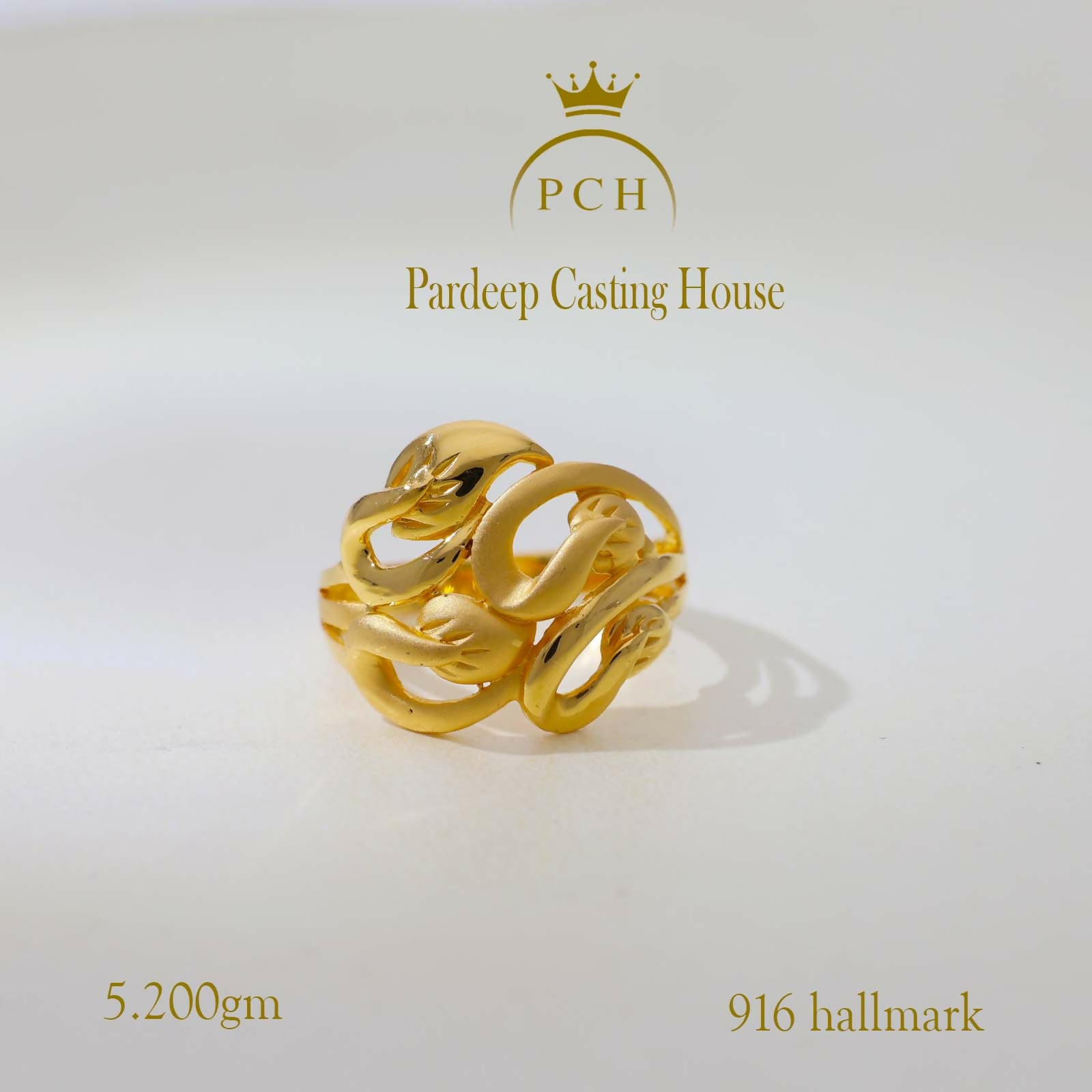 gold plain gorgeous ladies ring Sarafa Bazar India