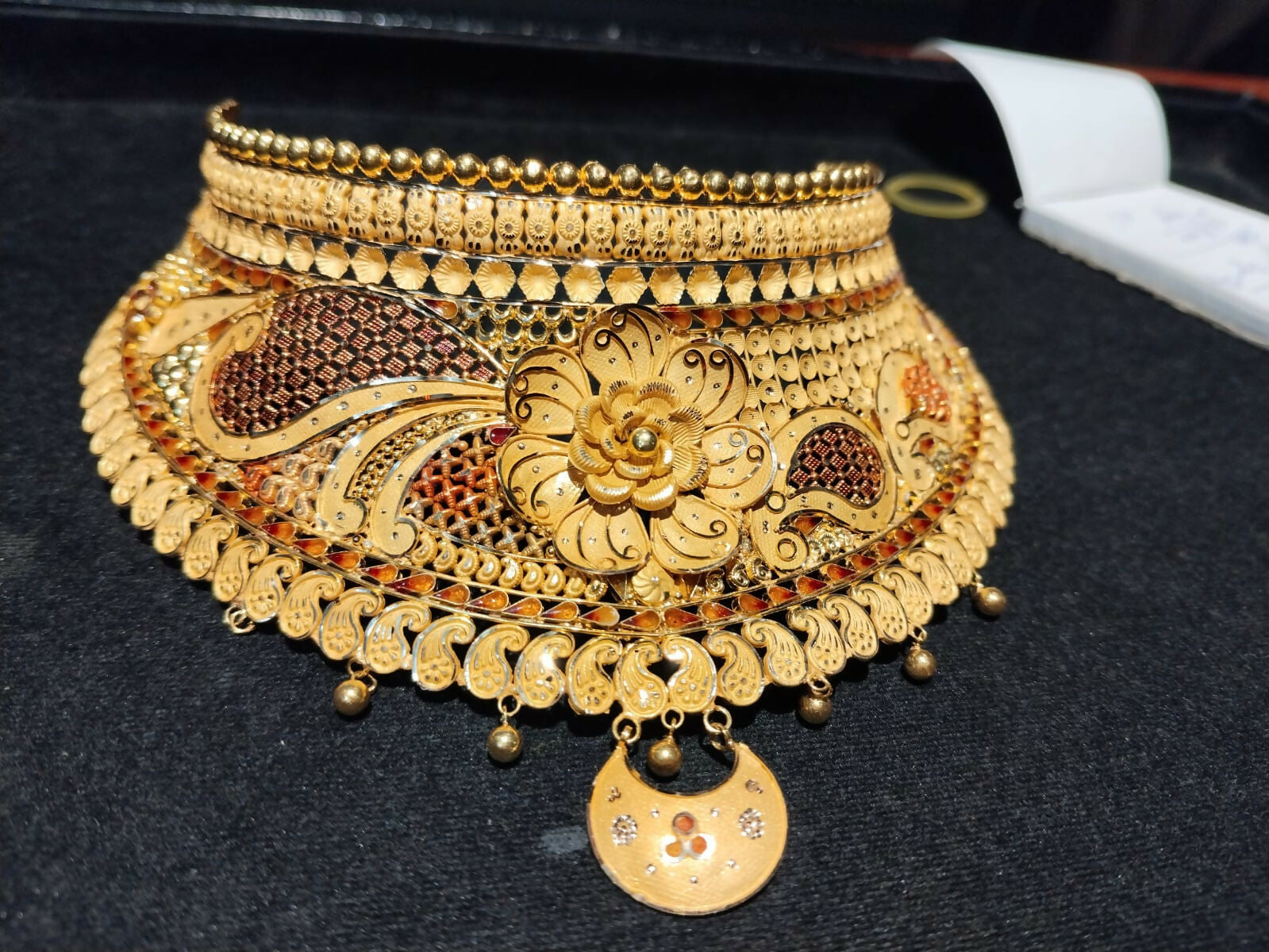 Gold Choker Sarafa Bazar India