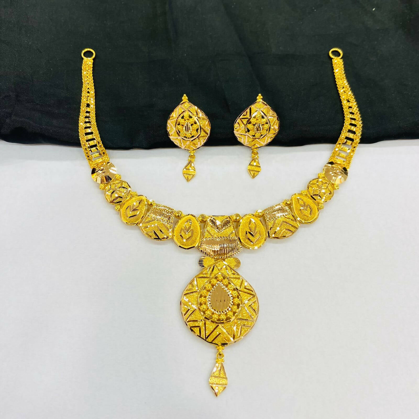 Gold Necklace Sarafa Bazar India