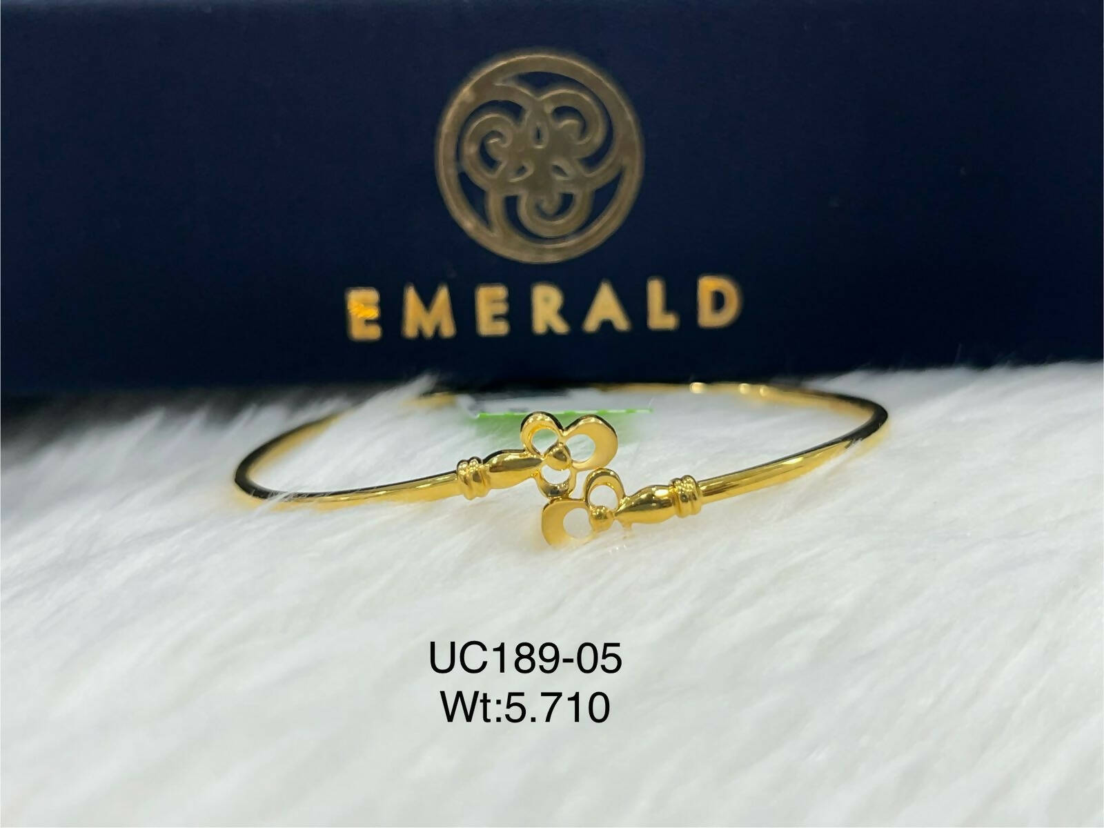18kt & 22kt Emerald CZ Ladies Bracelet Sarafa Bazar India